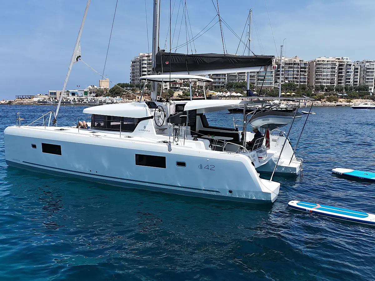Lagoon 42 Owner's Version